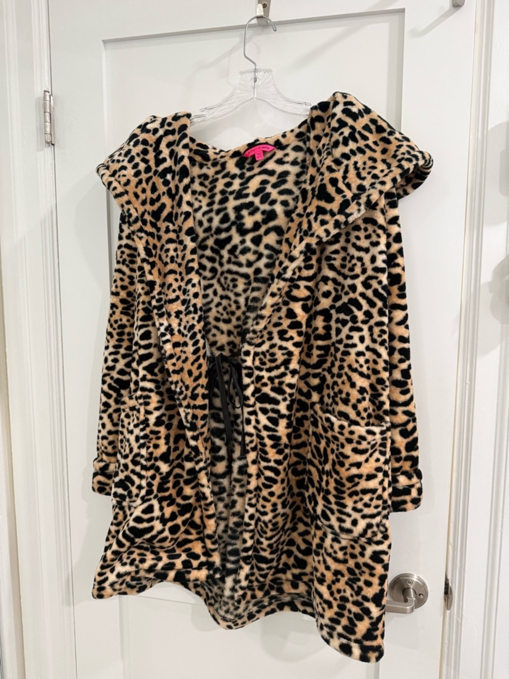 Betsey Johnson pink tag tan leopard print hooded robe (missing tie belt) (read)